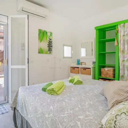 Lovely In With Kitchen Holiday home