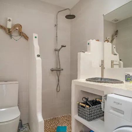 בית נופש Lovely In With Kitchen אסטפונה